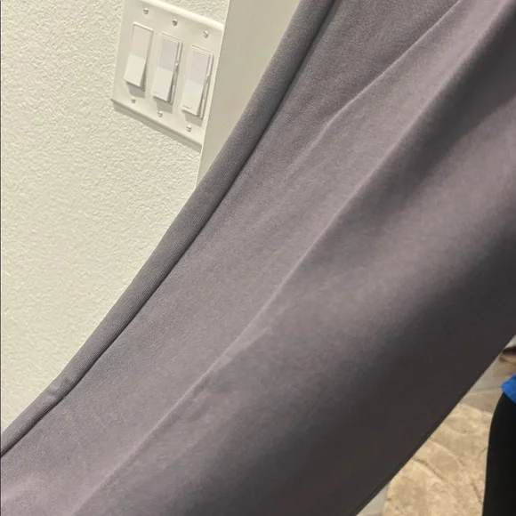 ALO Yoga women’s light purple Joggers - Picture 3 of 3